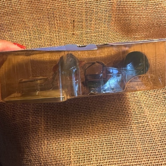 Disney Club Penguin Toy Action Figures Series 4 New in Package - Picture 6 of 7